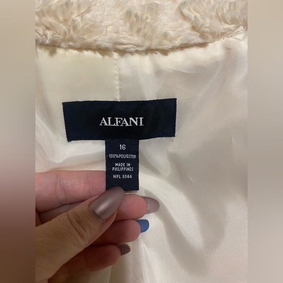 Used Womens soft Cream Alfani Polyester Coat- size 16 - Picture 6 of 11